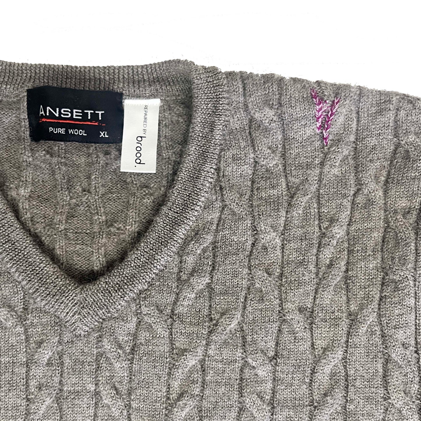 Ansett, Cable V-Neck Jumper